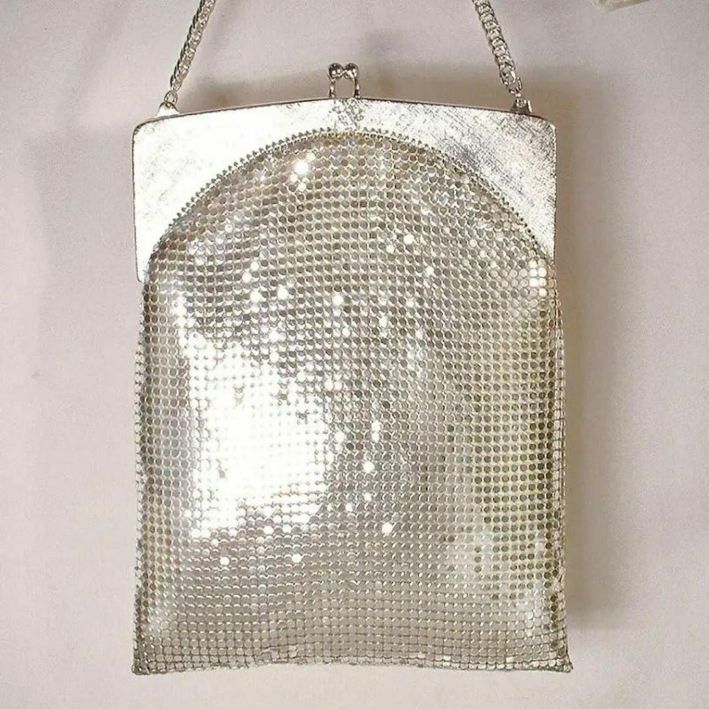 Vintage Whiting & Davis Silver-Tone Mesh Flapper Purse With Chain Strap